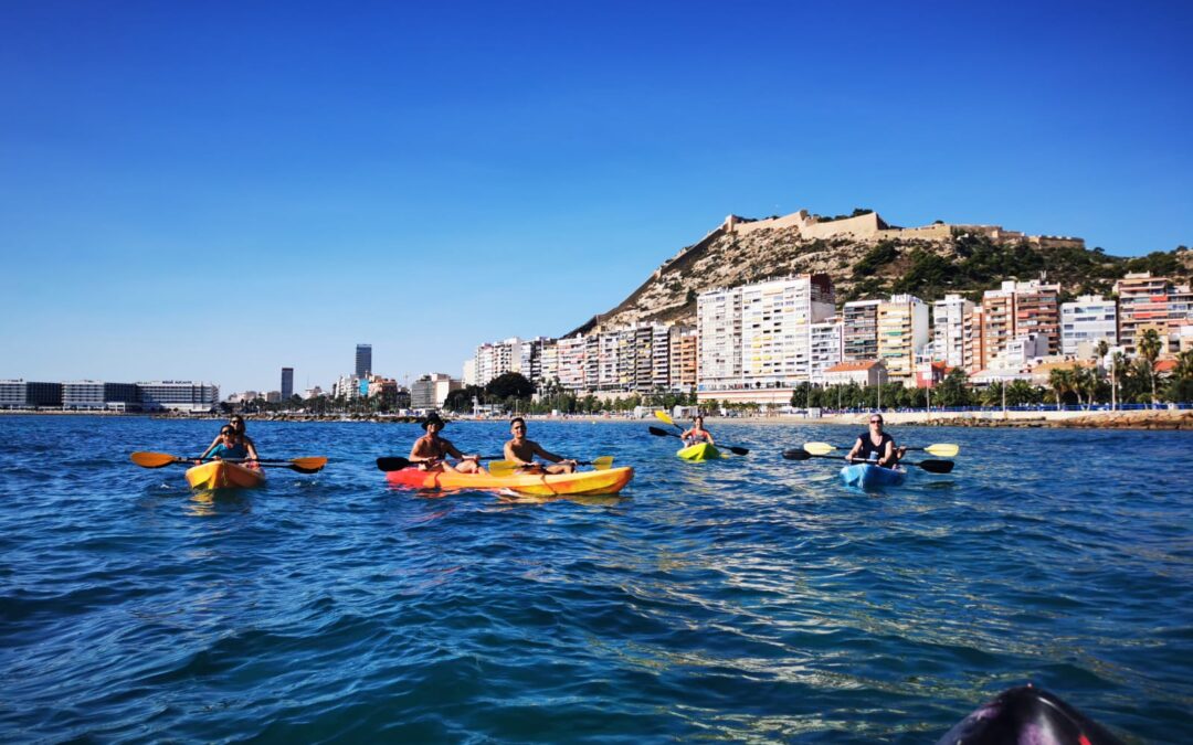 Iniciación y travesía guiada en kayak de mar y snorkel en bahía de Alicante con Blue Valley Water Sports