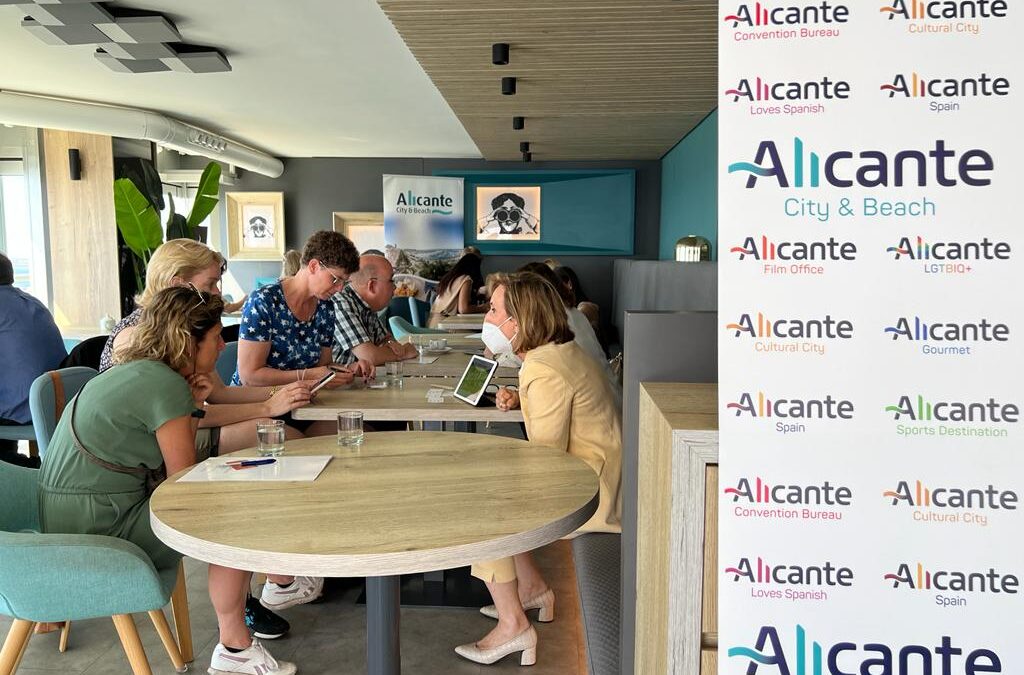Agents de viatges holandesos visiten Alacant per a promocionar el destí entre els seus clients